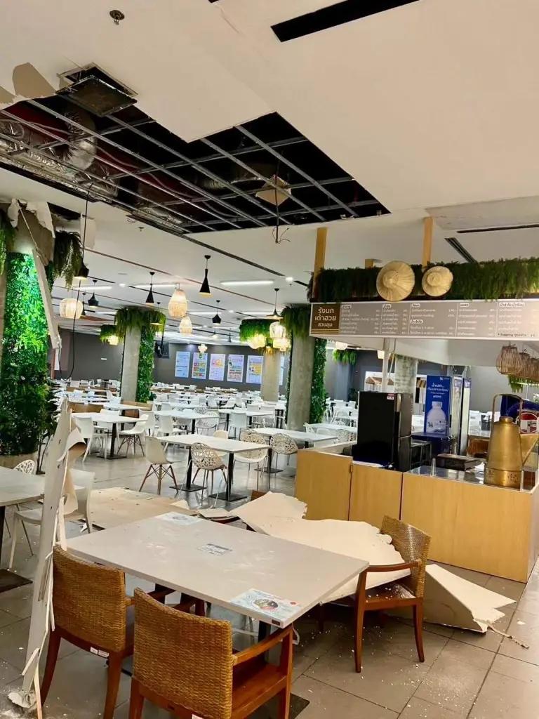 งามหน้าซ้ำซาก!! ฝ้าเพดาน "โรงอาหารรัฐสภา" ชั้น B2 ถล่มทับโต๊ะเก้าอี้พังยับ โชคดีเป็นวันหยุดไม่มีคนเจ็บ