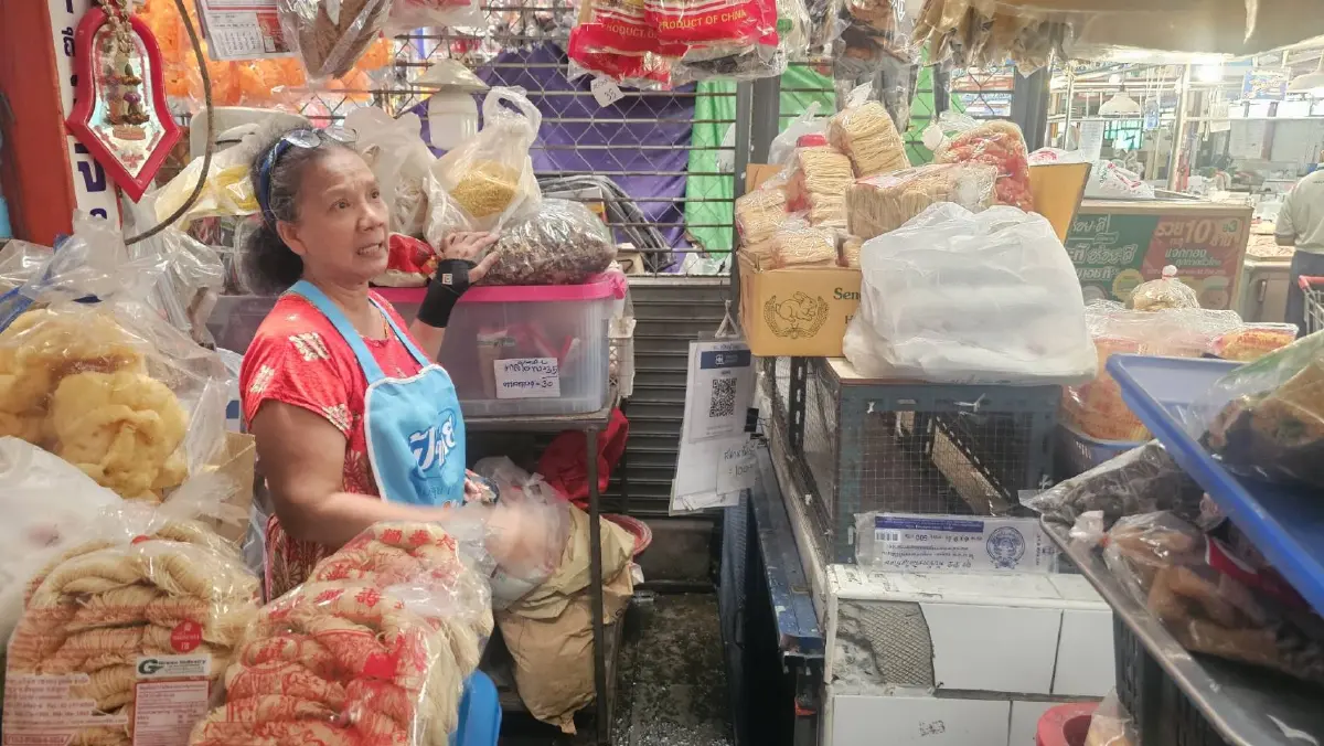 “ถนนเสรีไทย” น้ำเริ่มลด ชาวบ้านบางส่วนกลับมาใช้ชีวิตตามปกติ