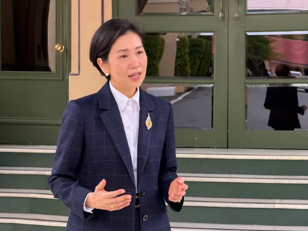 รัชดา ธนาดิเรก โฆษกประจำสำนักนายกรัฐมนตรี 