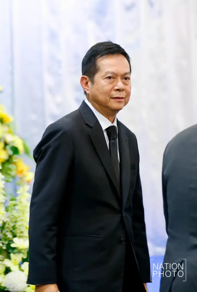 นายณรงค์ กลั่นวารินทร์ (ประธาน กกต.)