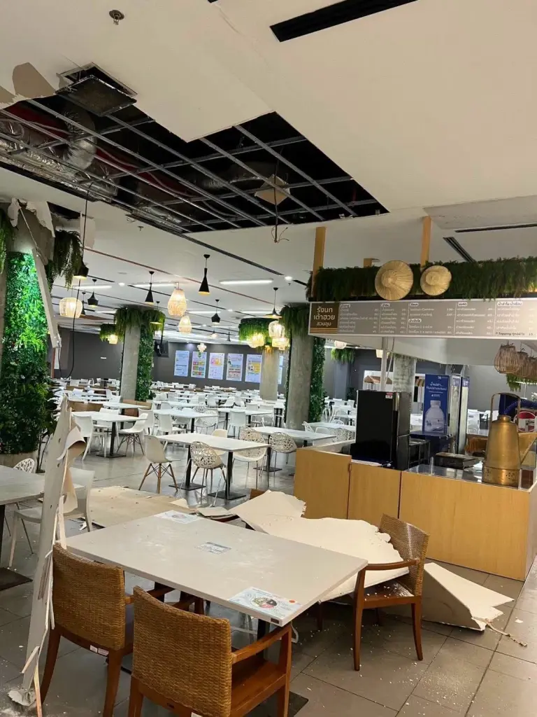 งามหน้าซ้ำซาก!! ฝ้าเพดาน "โรงอาหารรัฐสภา" ชั้น B2 ถล่มทับโต๊ะเก้าอี้พังยับ โชคดีเป็นวันหยุดไม่มีคนเจ็บ