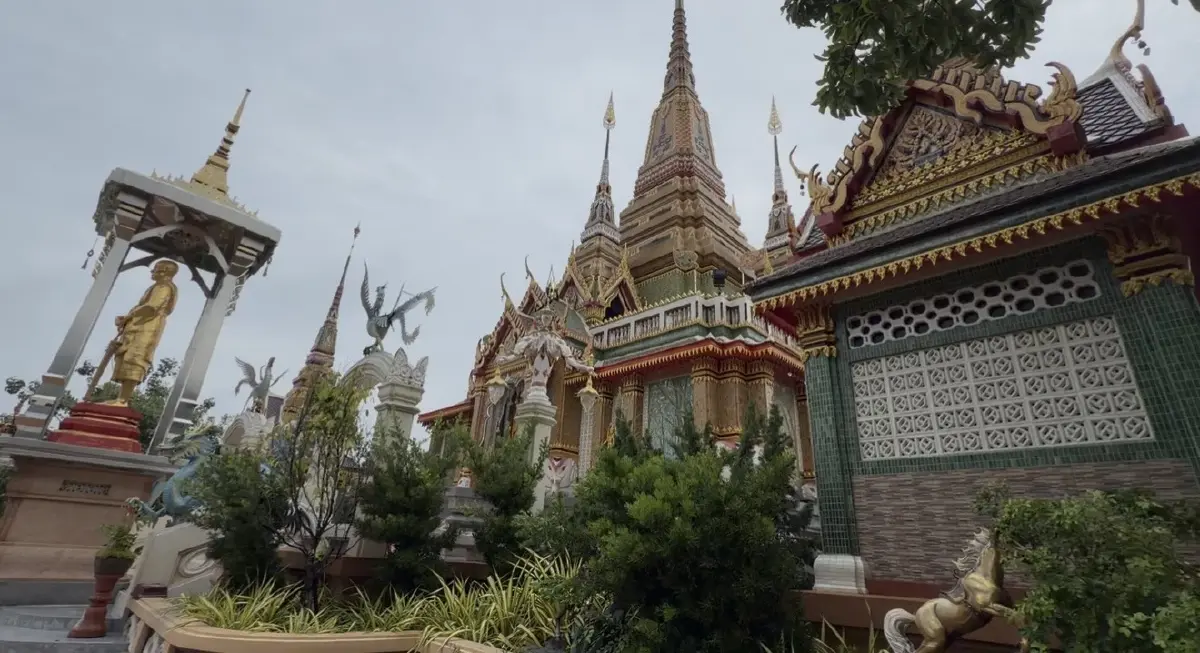 เพจดังเปิดดรามาใหม่สาดซ้ำวัดดังอัมพวา "ไวยาวัจกร-ศิษย์วัด" ออกโรงโต้