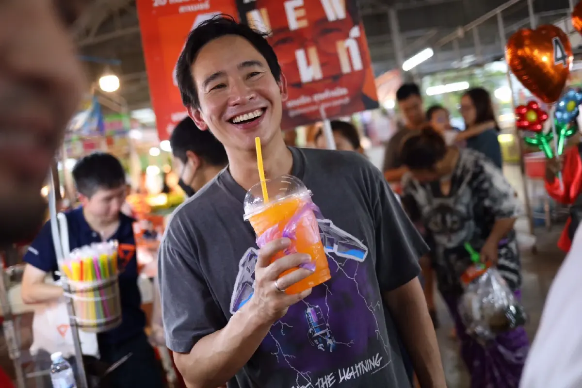“พิธา” ขึ้นรถแห่ช่วย “เดชรัต” หาเสียงโค้งสุดท้าย ชวนชาวนนท์ออกมาใช้สิทธิเลือกตั้ง
