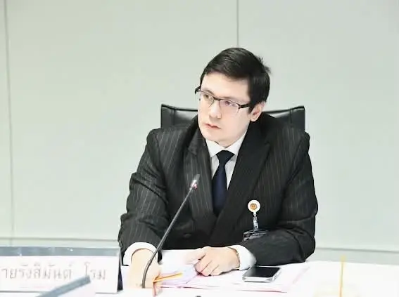 รังสิมันต์ โรม สส. พรรคประชาชน ในฐานะประธานคณะกรรมาธิการทางกฎหมายฯ สภาผู้แทนราษฎร 