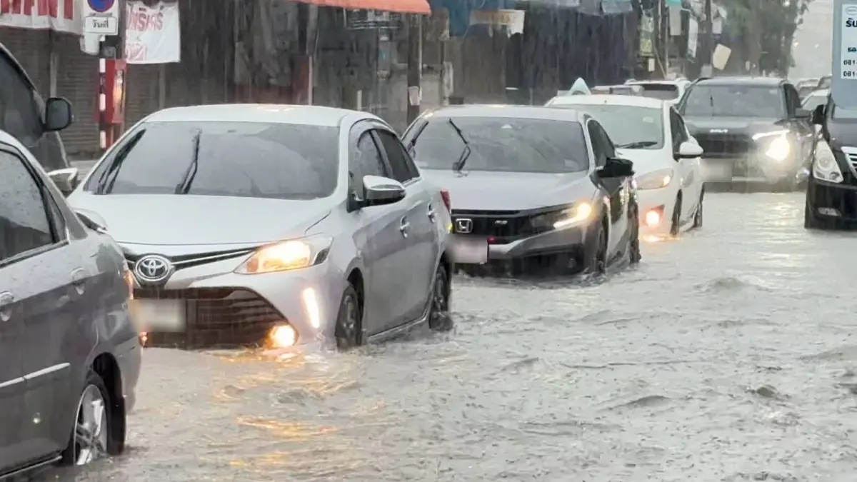 ฝนกระหน่ำเมืองชัยนาทหนัก! ร.ร.ประกาศหยุดเรียนฉุกเฉิน น้ำเหนือเขื่อนเจ้าพระยาดันสูง