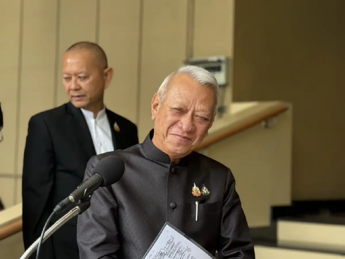 พิพัฒน์ รัชกิจประการ รองนายกรัฐมนตรีและรัฐมนตรีว่าการกระทรวงคมนาคม ในฐานะแกนนำพรรคภูมิใจไทย