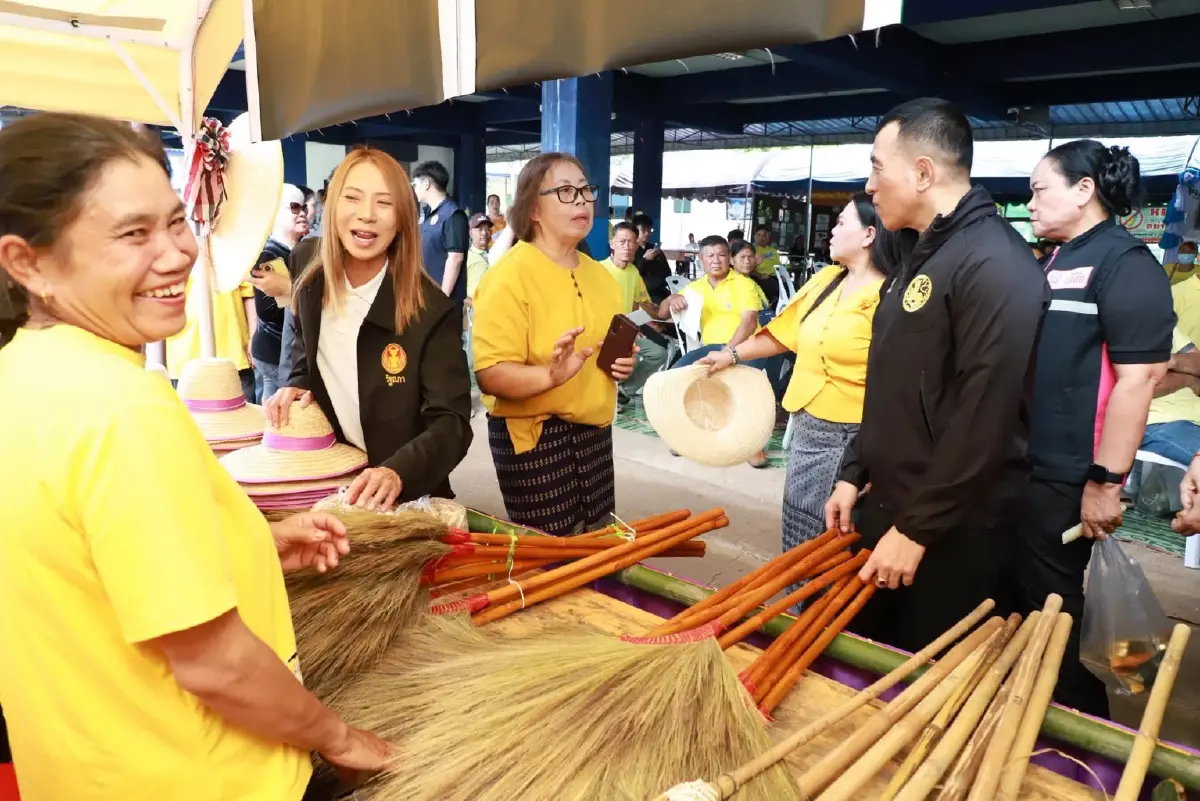ผู้ว่าฯ อุตรดิตถ์ ควง สส.รสรินทร์ เดินหน้าฟื้นฟูตำบลน้ำไคร้ หลังประสบอุทกภัย