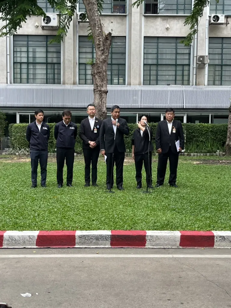 ด่วน! "ชัชชาติ" สั่งเบรก Data Center ขนาดใหญ่ พลังงานลุยตรวจ! ย่านรามคำแหงซุกน้ำมันเกือบ 5 แสนลิตร