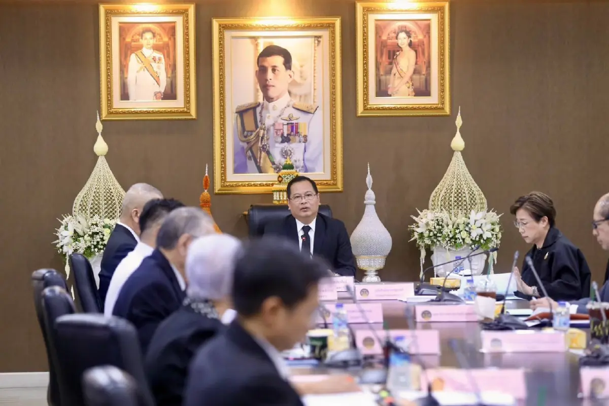 "ปกรณ์" ถก "บอร์ดสันติสุข" เร่งเคาะผู้เข้าเกณฑ์ใน 30 วัน ยันไม่รวม "คนทุจริต" ชี้ "ผู้ถูกตัดสิทธิ์การเมือง" หากเข้าข่าย "ถือว่าไม่ผิด"
