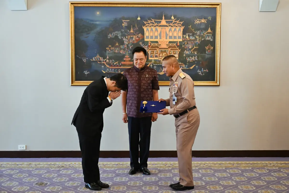 นายกฯ เป็นสักขีพยานพิธีมอบเครื่องหมายกิตติมศักดิ์ “ภราดร”