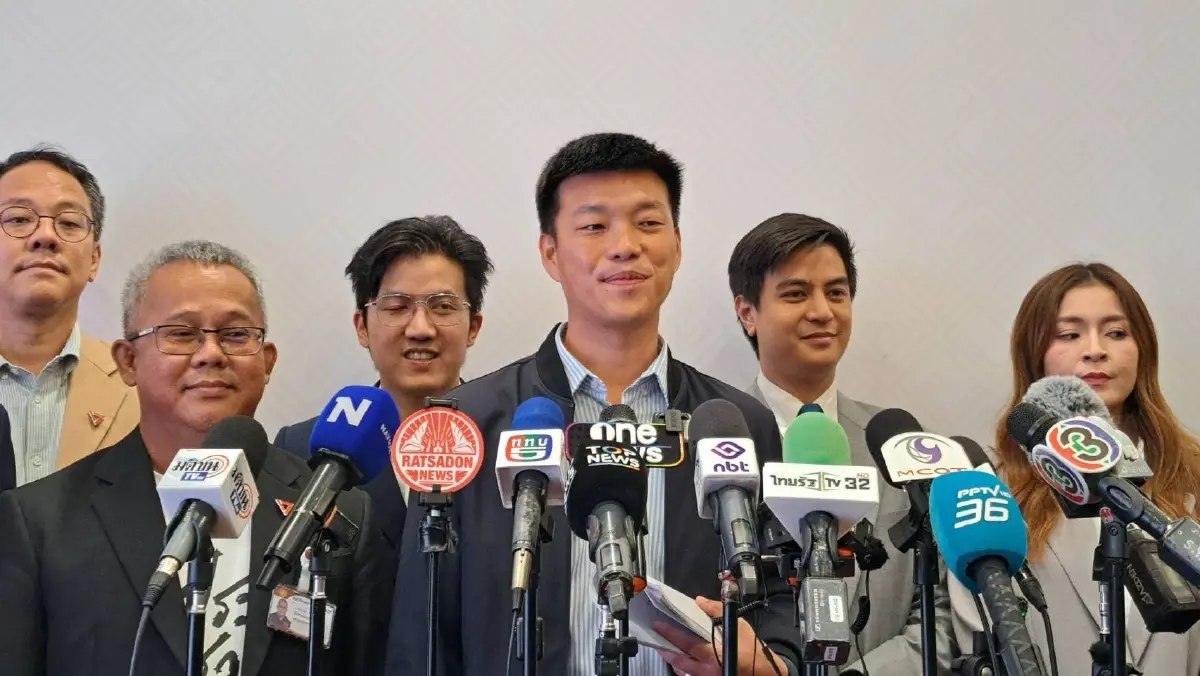 พรรคประชาชน บุก ป.ป.ช. เชือด "7 กกต." ปม "ฮั้ว สว." ชี้ส่อละเว้นปฏิบัติหน้าที่