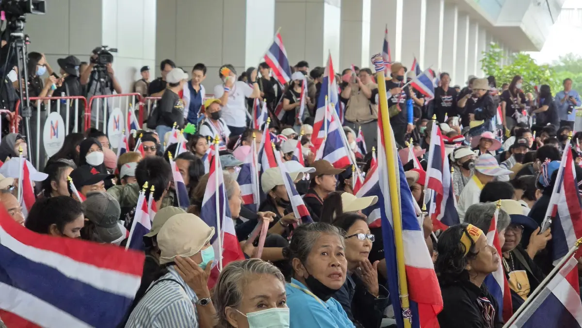 "สนธิ-คปท." บุกยื่นหนังสือ กกต. จี้ทบทวนมติคดีฮั้ว สว. ขอส่งฟ้องทั้ง 229 คน