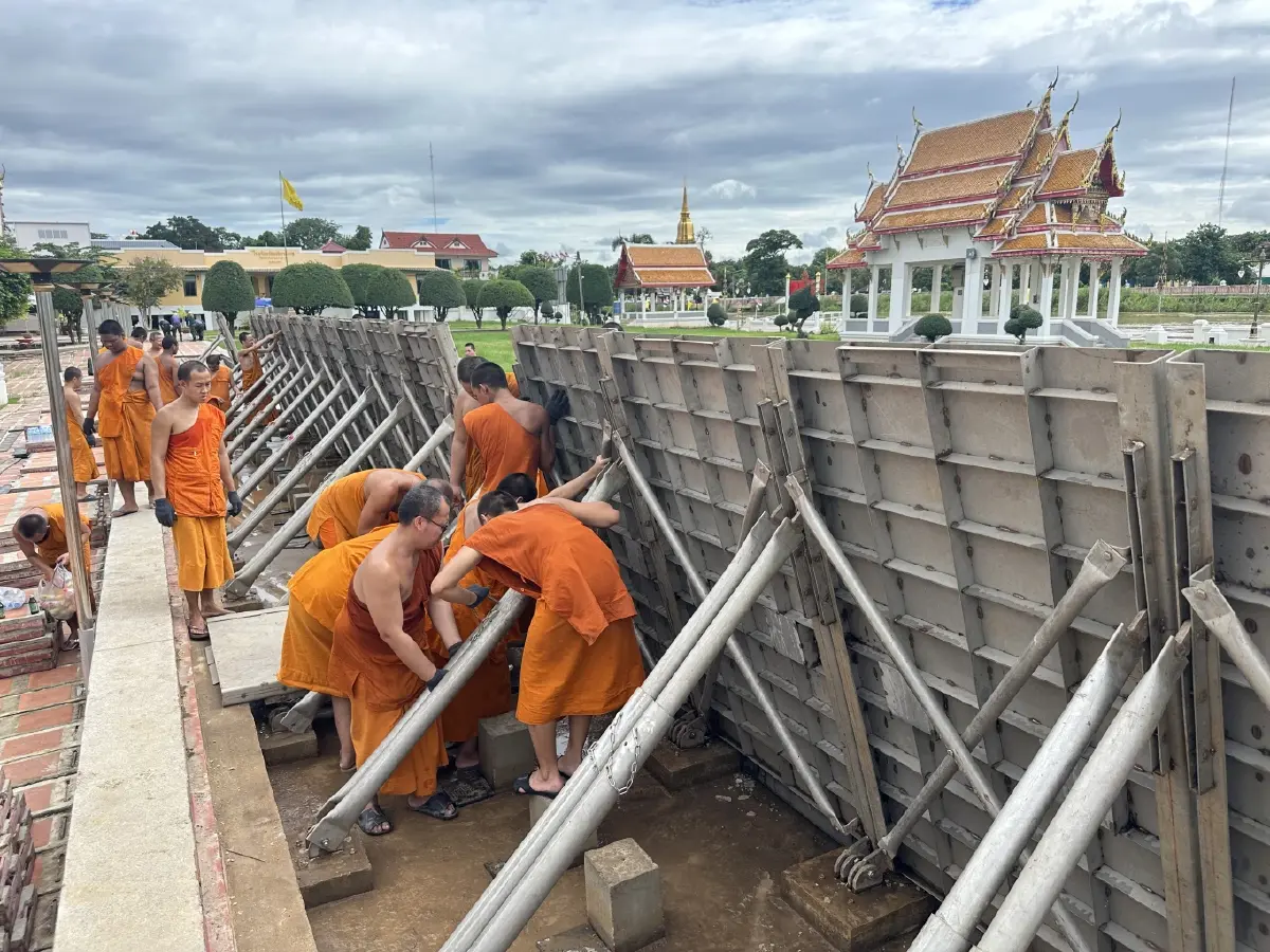 เร่งเสริมบังเกอร์วัดกษัตราฯ - วัดไชยฯ "พระ-ทหาร" ตั้งรับน้ำเจ้าพระยาทะลัก"