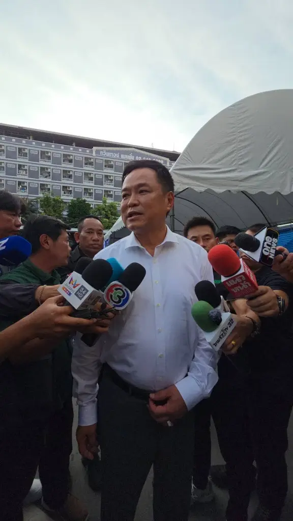 เคลียร์ชัด! "อนุทิน" ยังไม่คิดปลด "ชัชชาติ" มุ่งช่วยประชาชนก่อน เตือนวิจารณ์คนทำงานทำให้งานถดถอย