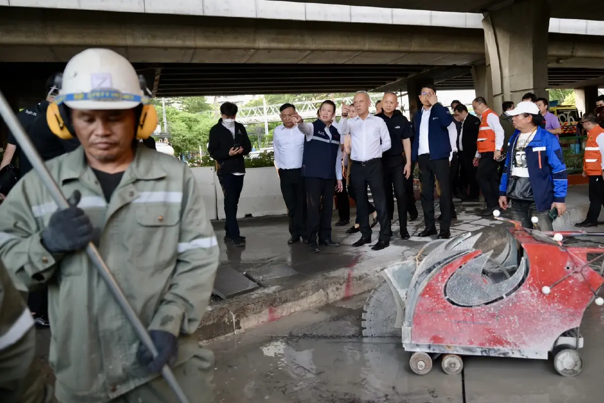 "พิพัฒน์" เผยเหตุ "น้ำมันรั่ว" พระราม 3 แค่ "รอยซึม-ไอระเหยต่ำ" มั่นใจควบคุมสถานการณ์ได้ โยน "ผู้ว่าฯ กทม." ชี้ขาดอพยพ