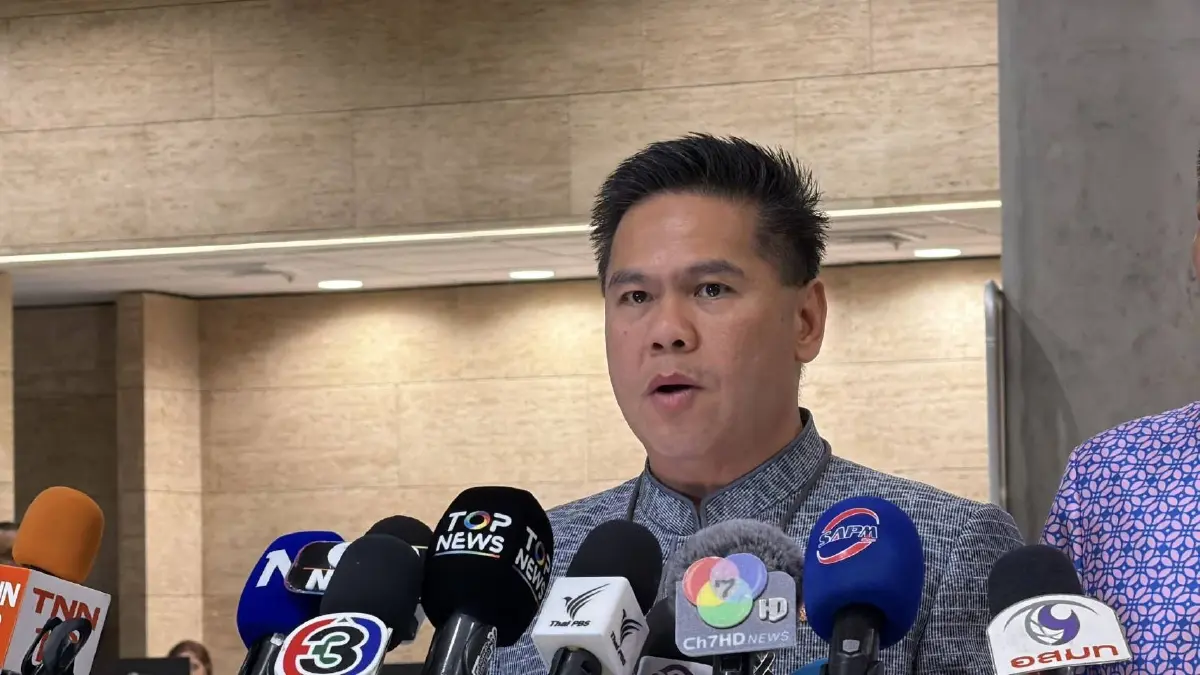 วราวุธ ศิลปอาชา รัฐมนตรีว่าการกระทรวงอุตสาหกรรม 