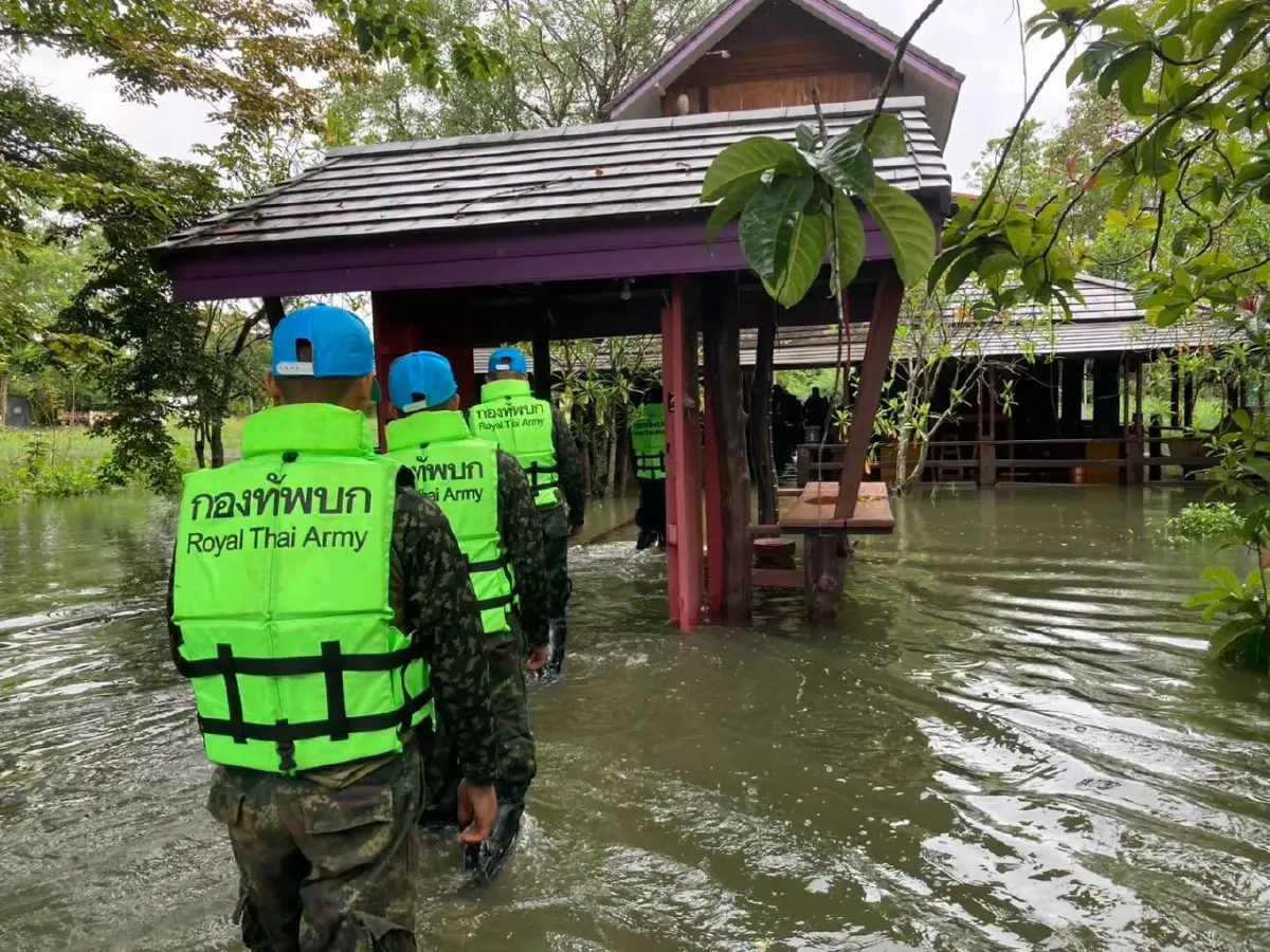 "ผบ.ทบ." สั่งการด่วน! ทุกหน่วยเตรียมพร้อมรับมือ "ฝนหนัก-ช่วยเหลือประชาชน"