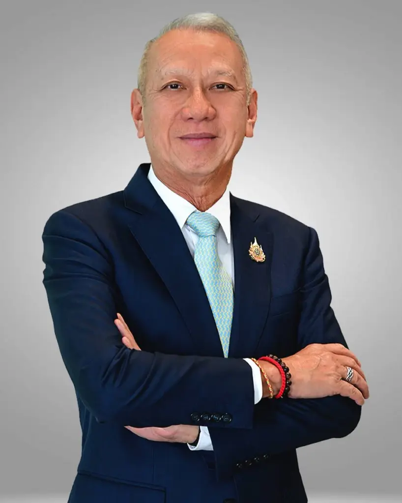 นายพิพัฒน์ รัชกิจประการ รองนายกรัฐมนตรี