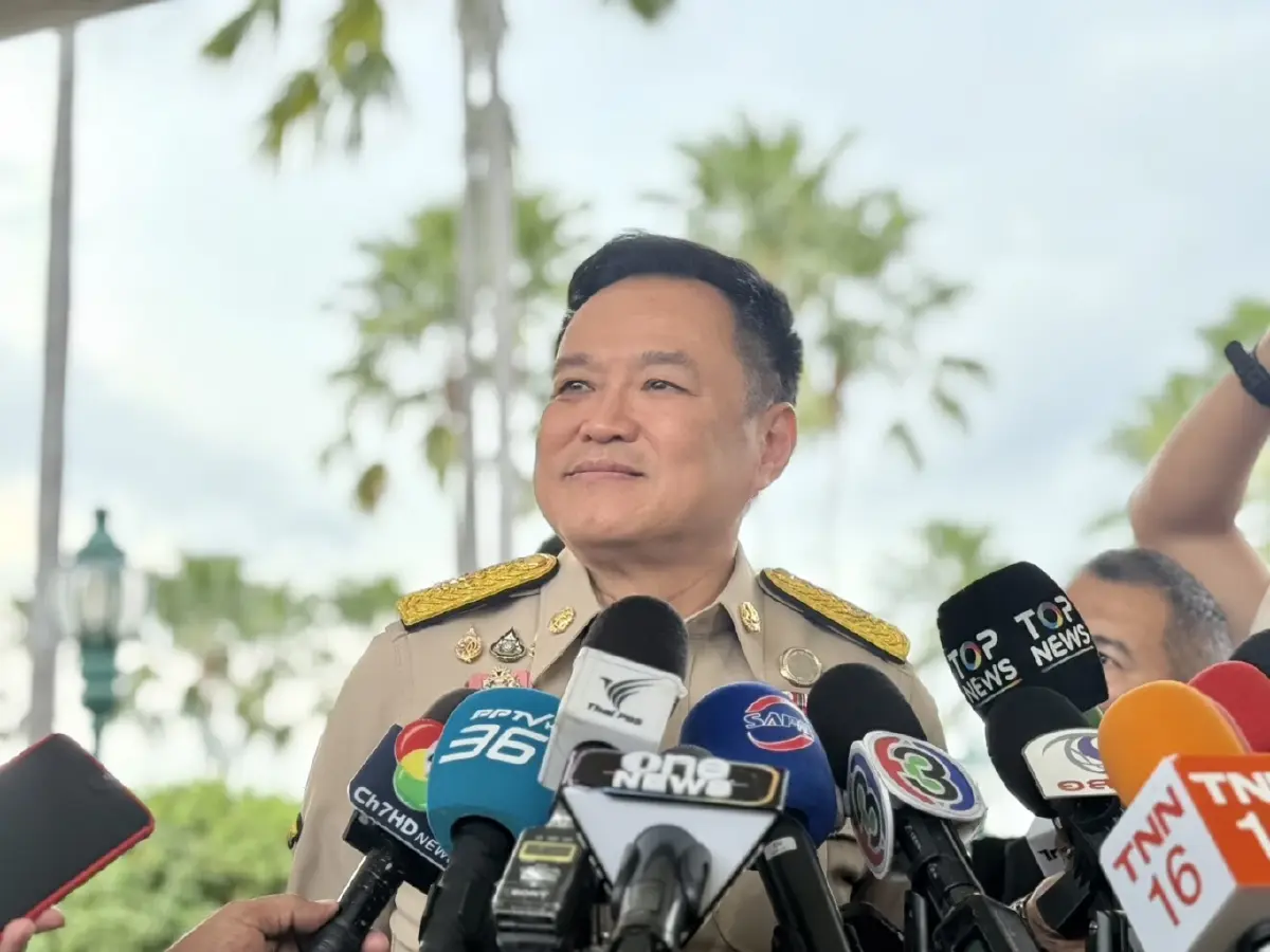 นายอนุทิน ชาญวีรกูล นายกรัฐมนตรี 