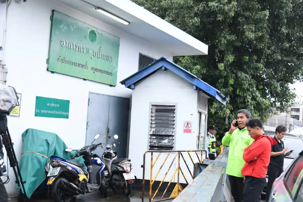 กทม. วิกฤต! ฝนสะสมทะลุ 300 มม. กระทบ 5.2 หมื่นครอบครัว อพยพแล้ว 4.2 พันคน