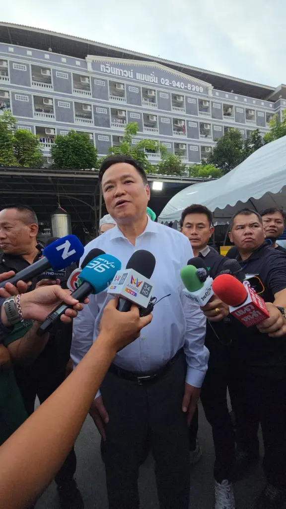 เคลียร์ชัด! "อนุทิน" ยังไม่คิดปลด "ชัชชาติ" มุ่งช่วยประชาชนก่อน เตือนวิจารณ์คนทำงานทำให้งานถดถอย