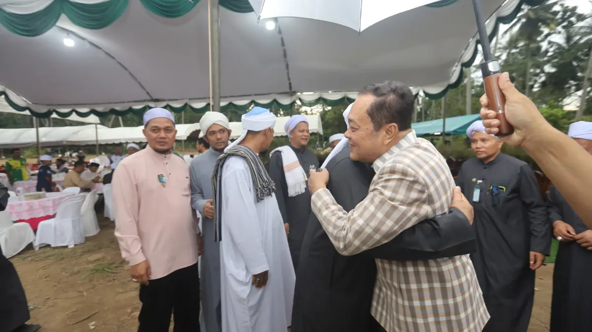 น้ำท่วมรามคำแหงวิกฤต! "พ.ต.อ.ทวี" ส่งข้าวกล่อง-เปิดครัวฮาลาล ช่วยผู้ประสบภัย ดูแลพี่น้องมุสลิม-จี้ปลดล็อกเกณฑ์ "ปอเนาะ"