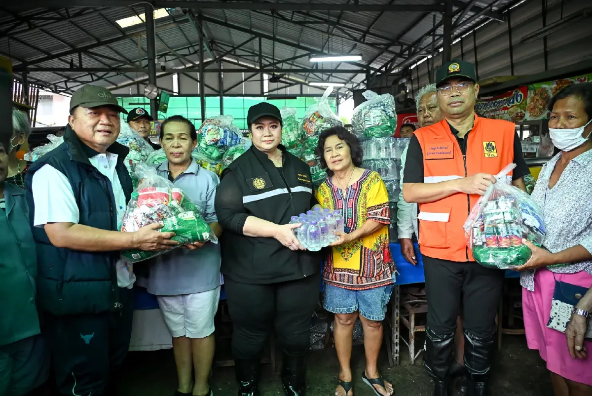 ลุยตรวจนนทบุรี! "ศุภมาส" สั่งเร่งระบายน้ำ-ส่งความช่วยเหลือถึงบ้าน พร้อมการเยียวยาหลังน้ำลด