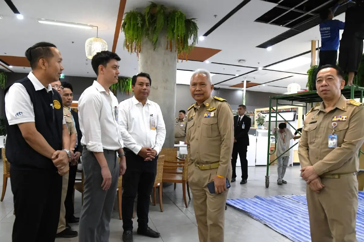 "โสภณ" รุดตรวจ "สภาหมื่นล้านฝ้าถล่ม" วิศวกรยัน โครงสร้างตึกปลอดภัย ชี้เกิดจาก "ความชื้นท่อแอร์"