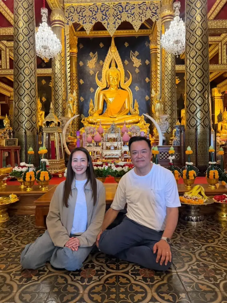 “อนุทิน” ติดตลก โชว์ยันต์ “หลวงพ่อสำลี” หลังมือ บอกพุทธคุณ “กันผู้สื่อข่าวถาม” ก่อนบินลุยภารกิจ 3 ประเทศ