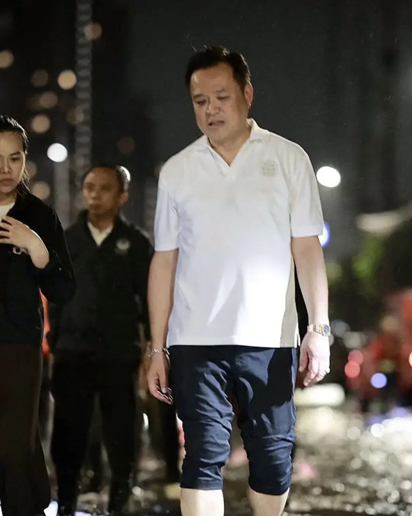 นายอนุทิน ชาญวีรกูล นายกรัฐมนตรี