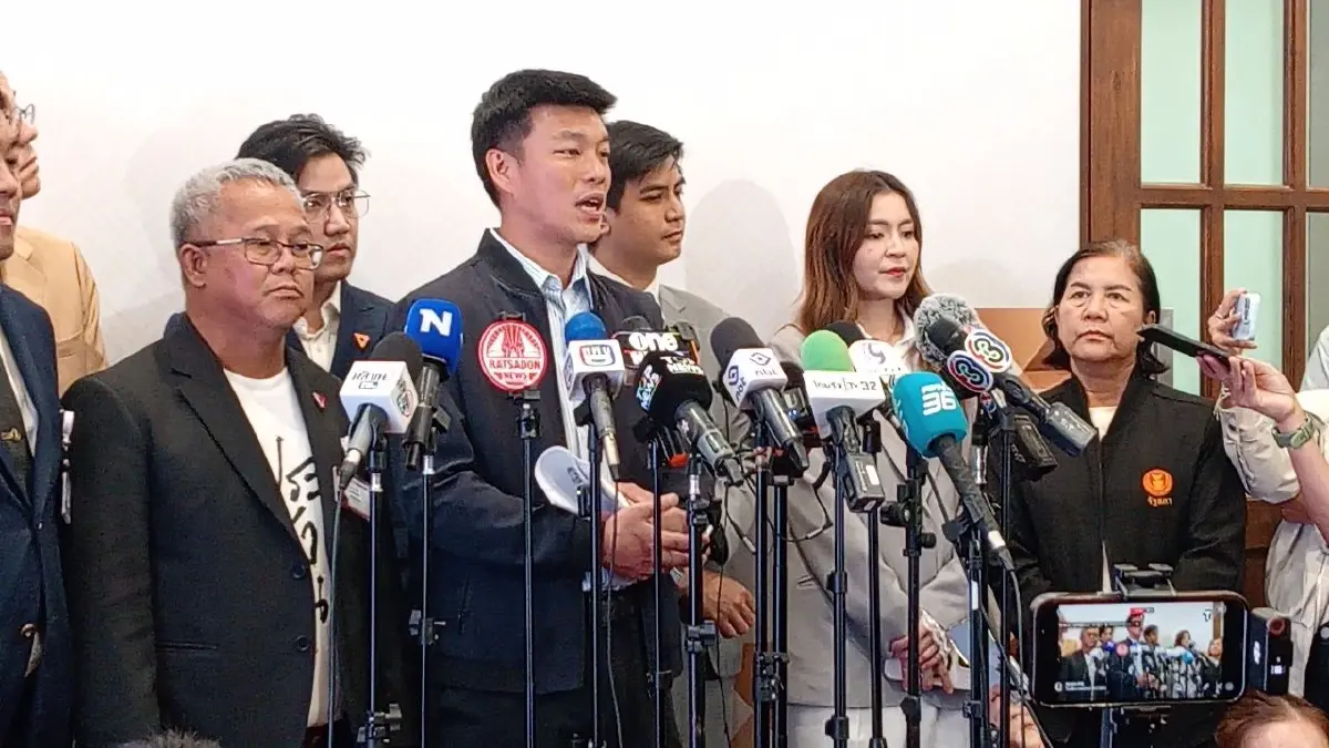 พรรคประชาชน บุก ป.ป.ช. เชือด "7 กกต." ปม "ฮั้ว สว." ชี้ส่อละเว้นปฏิบัติหน้าที่