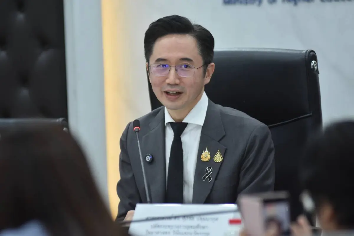 นายยศชนัน วงศ์สวัสดิ์