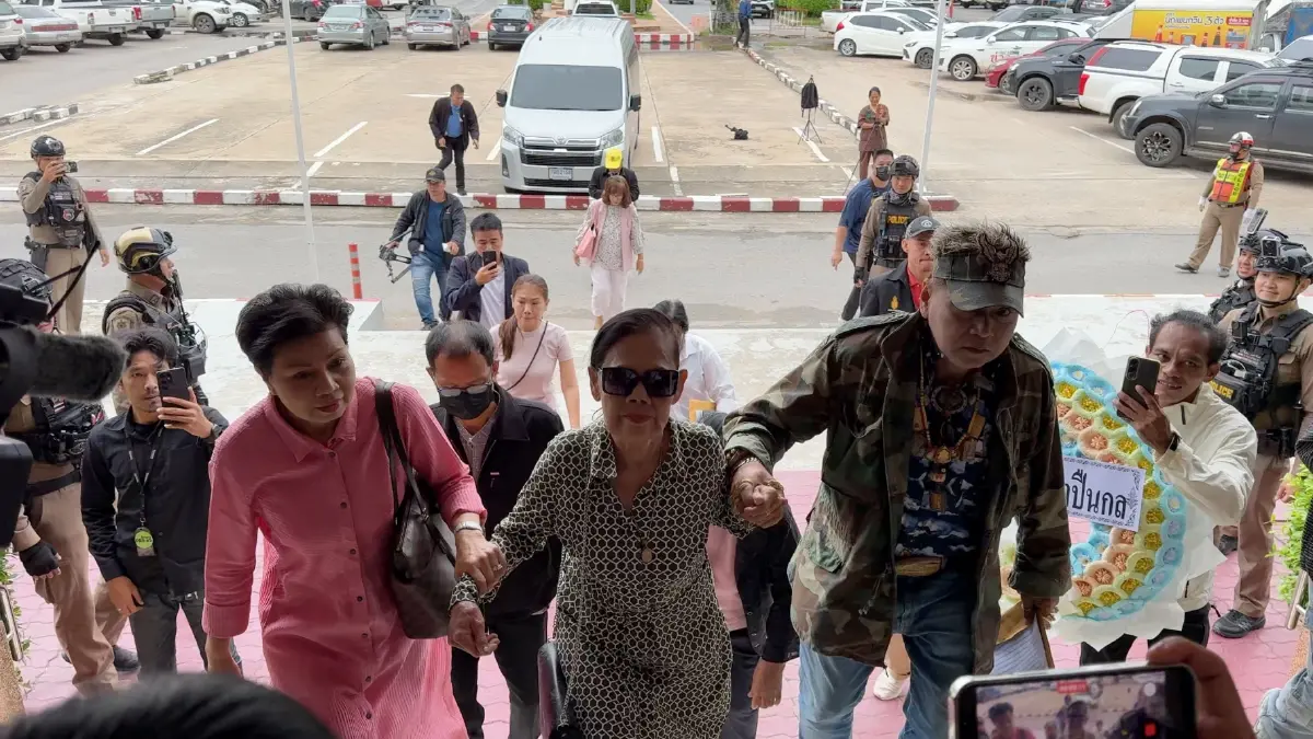 "ป้าดา-ป้าไข" อ่วมโดน 4 ข้อหาหนัก รวม ม.112 คดี "วัดป่าอดุลยาราม" ก่อนปฏิเสธทุกข้อกล่าวหา