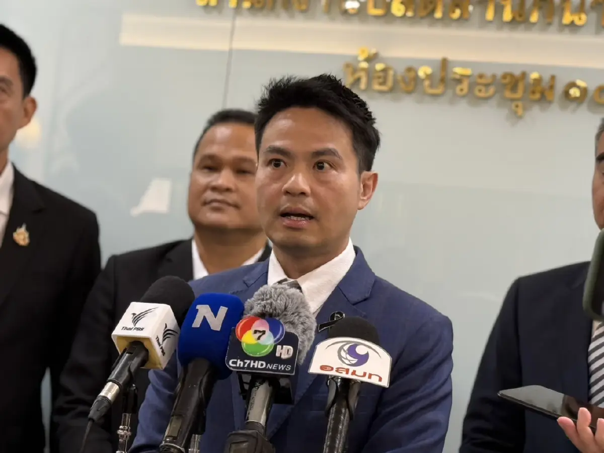นายภราดร ปริศนานันทกุล รัฐมนตรีประจำสำนักนายกรัฐมนตรี