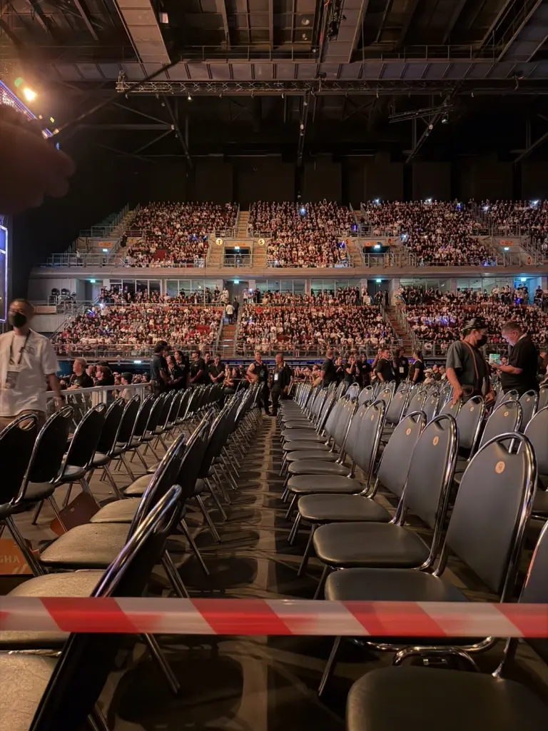 ระทึก! คอนเสิร์ตใหญ่ อัสนี-วสันต์ เกิดพื้นยุบ หลังแฟนเพลงเข้าชมแน่น