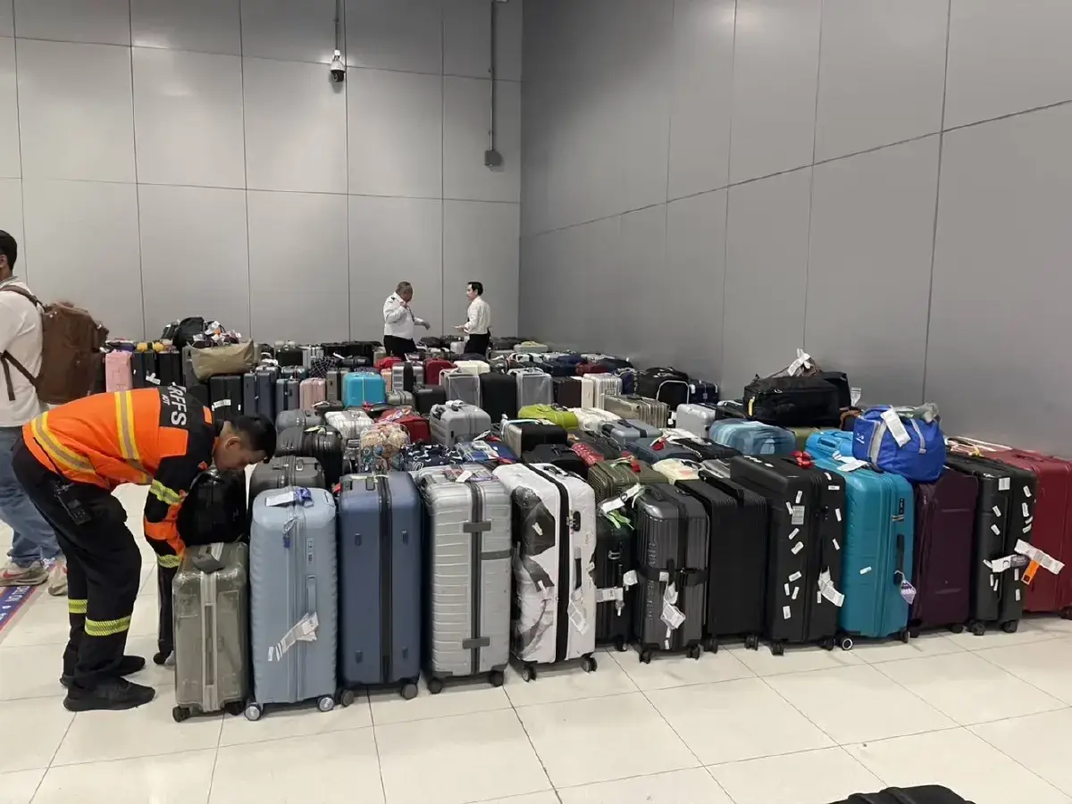 กลาโหม ช่วยขนย้ายสัมภาระตกค้างสุวรรณภูมิ – ส่งครัวสนามช่วยลาดกระบัง คลองจั่น
