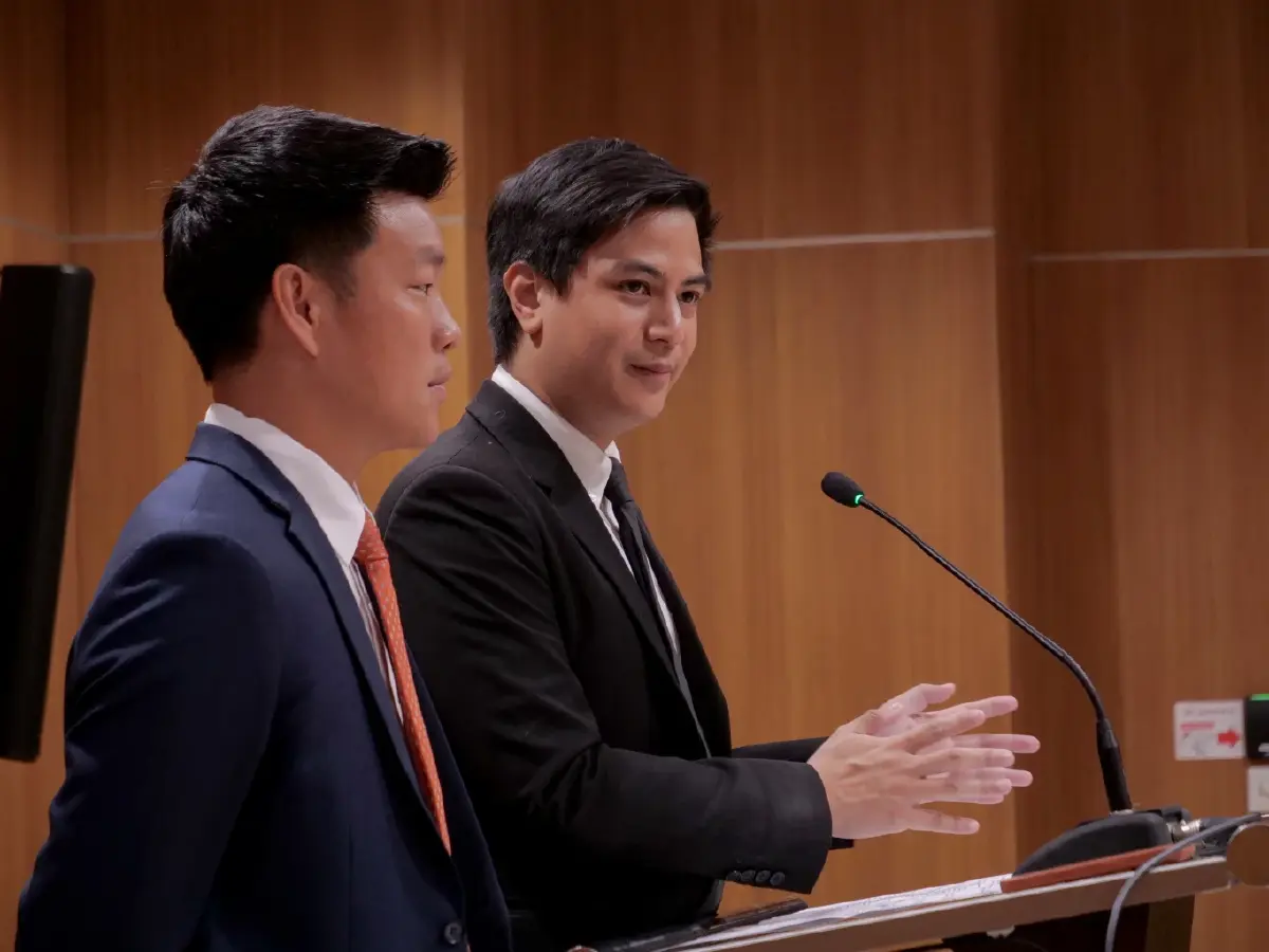 นายณัฐพงษ์ และ นายพริษฐ์