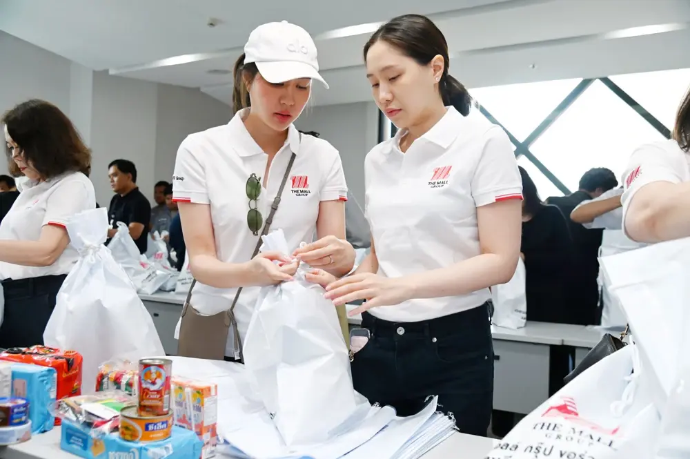 กองทัพบก–เดอะมอลล์ กรุ๊ป ผนึกกำลังช่วยเหลือผู้ประสบอุทกภัยในพื้นที่บางกะปิ ร่วมส่งต่อความช่วยเหลือ บรรเทาความเดือดร้อนประชาชนในชุมชนแฟลตคลองจั่น