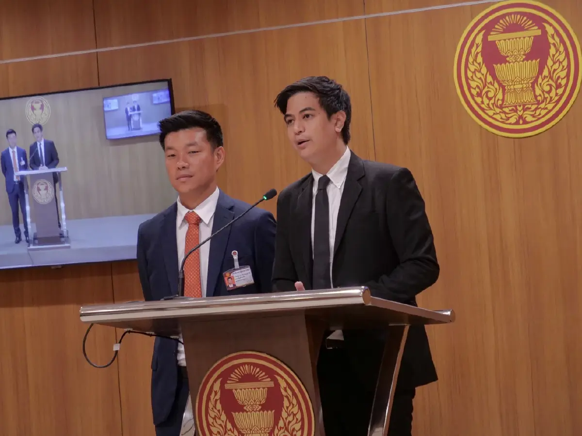 นายณัฐพงษ์ และ นายพริษฐ์