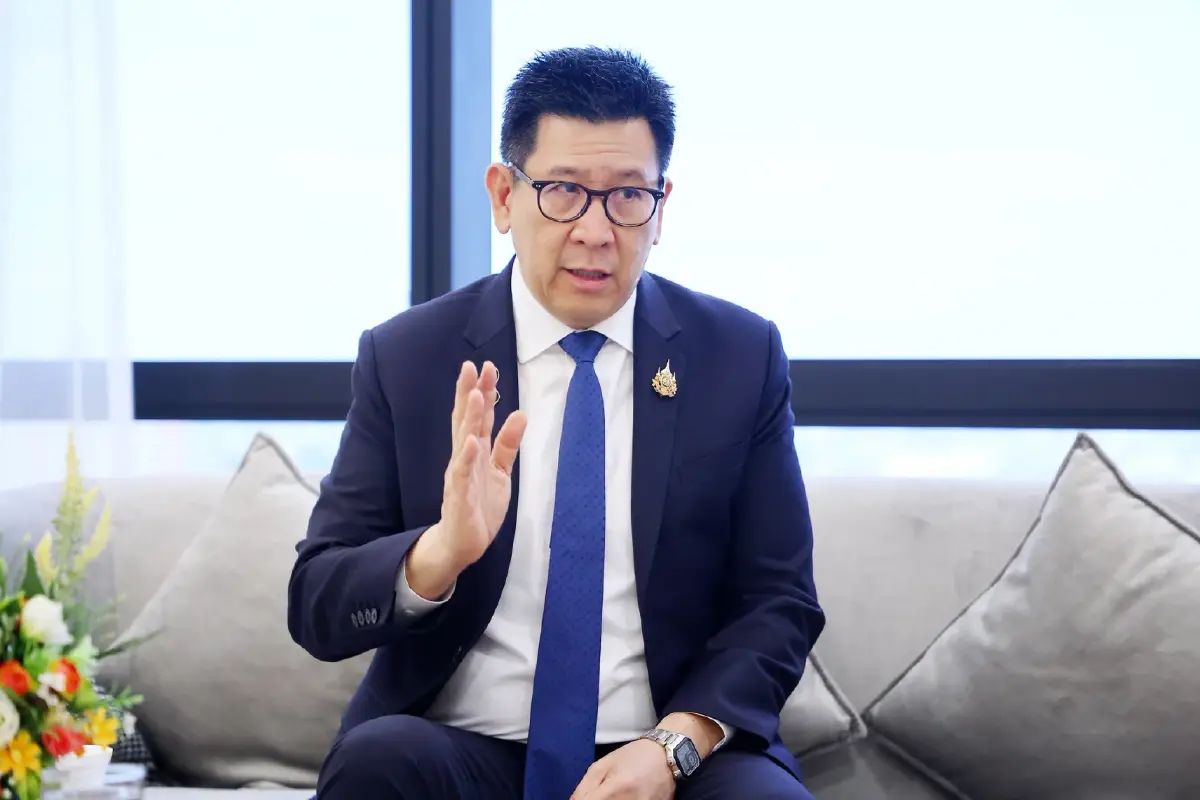 นายเอกนิติ นิติทัณฑ์ประภาศ รองนายกรัฐมนตรี และรัฐมนตรีว่าการกระทรวงการคลัง