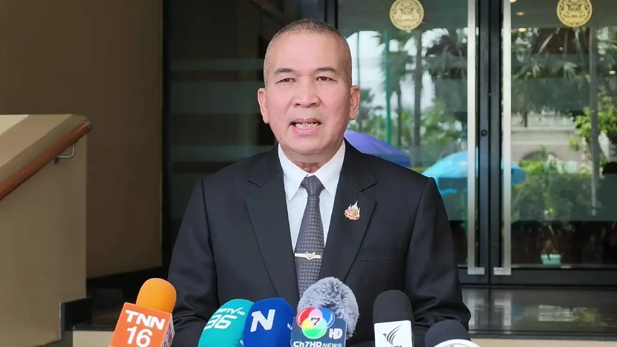 พลตำรวจโท รุทธพล  เนาวรัตน์ รัฐมนตรีว่าการกระทรวงยุติธรรม 