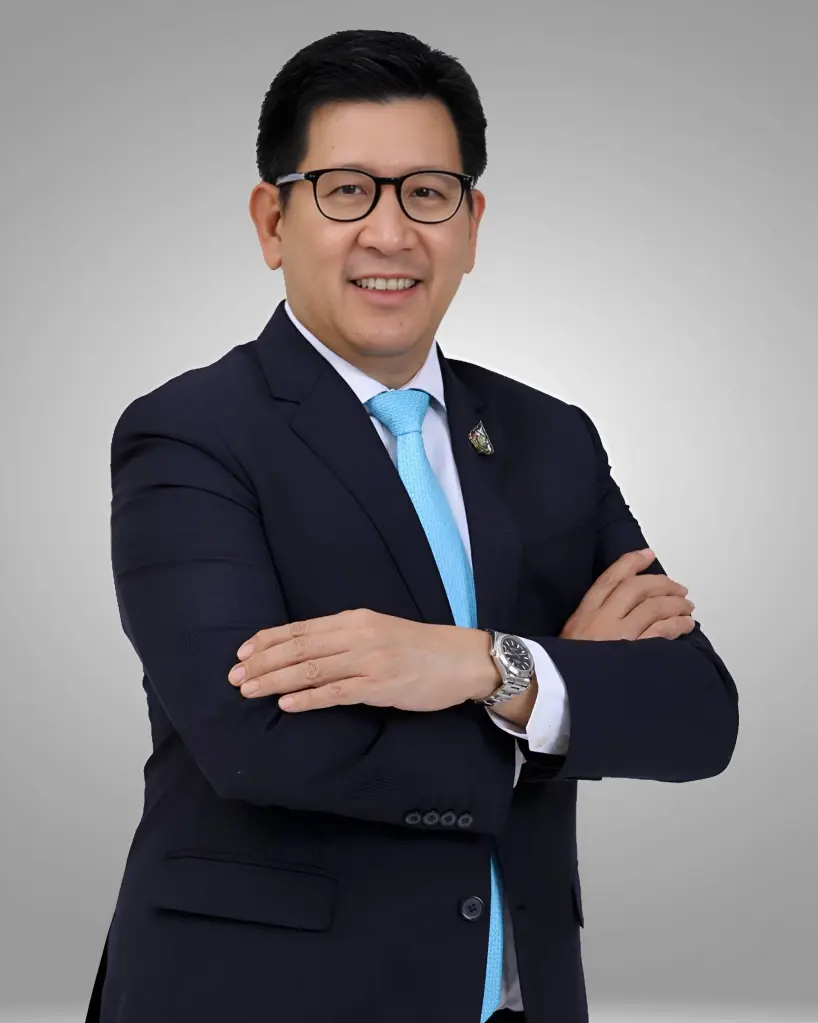 นายเอกนิติ นิติทัณฑ์ประภาศ รองนายกรัฐมนตรี และ รัฐมนตรีว่าการกระทรวงการคลัง