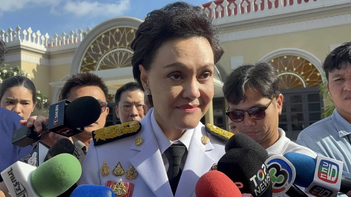 นางศุภจี สุธรรมพันธุ์ รองนายกรัฐมนตรี และรัฐมนตรีว่าการกระทรวงพาณิชย์ 