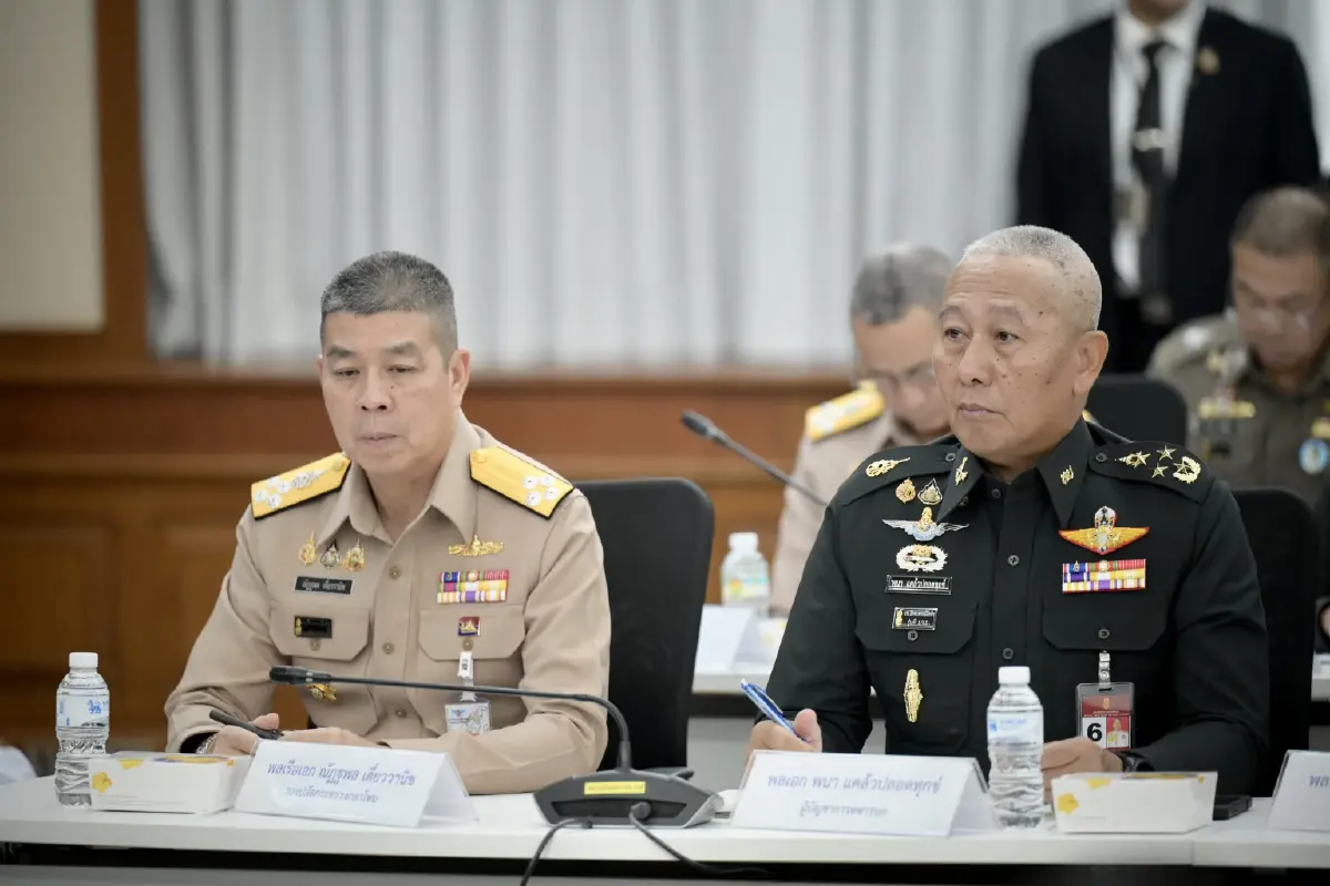 การประชุมกองบัญชาการป้องกันและบรรเทาสาธารณภัยแห่งชาติ (บกปภ.ช.) เพื่อติดตามสถานการณ์และการให้ความช่วยเหลือผู้ประสบอุทกภัย
