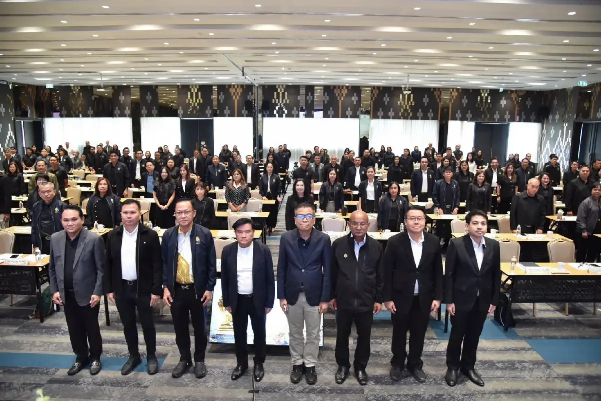 “สิทธิโชติ” พร้อมคณะ กกต. จัดประชุมยกระดับมาตรฐานการทำงาน กกต. ที่นครพนม