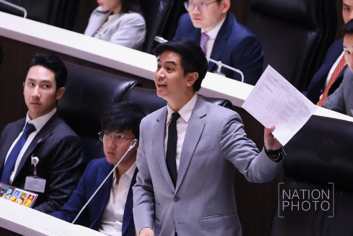 นายพริษฐ์ วัชรสินธุ์ สส. พรรคประชาชน