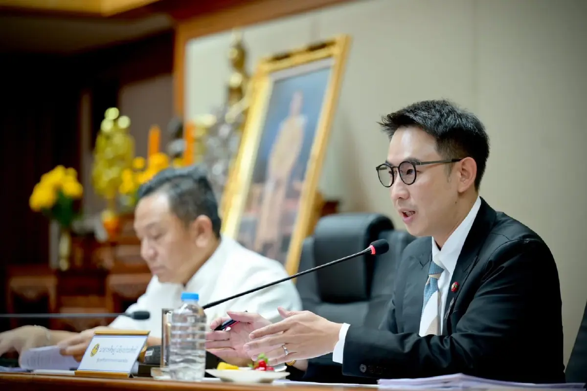 นายวรศิษฏ์ เสียงประสิทธิ์ รัฐมนตรีช่วยว่าการกระทรวงมหาดไทย และ นายนิรัตน์ พงษ์สิทธิถาวร รองปลัดกระทรวงมหาดไทย 