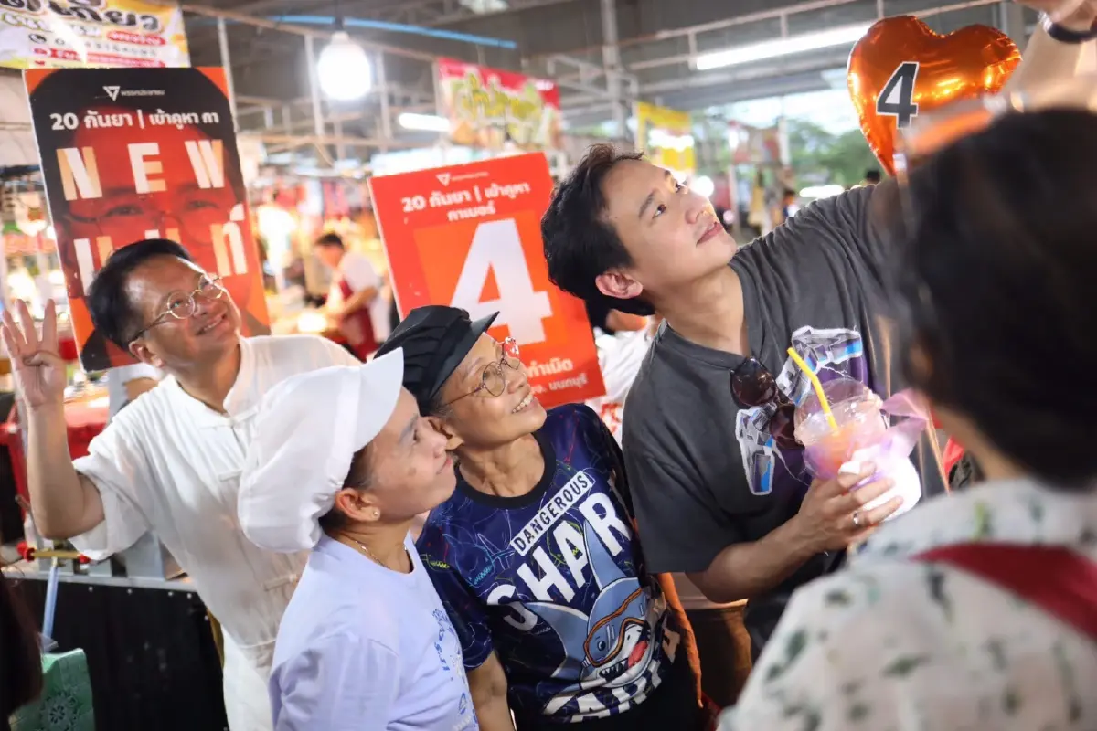 “พิธา” ขึ้นรถแห่ช่วย “เดชรัต” หาเสียงโค้งสุดท้าย ชวนชาวนนท์ออกมาใช้สิทธิเลือกตั้ง