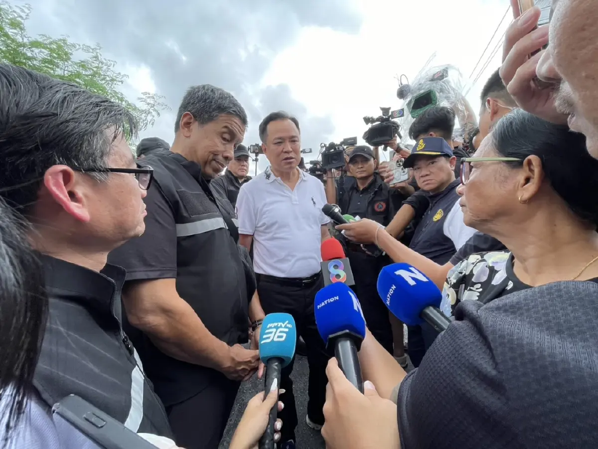 นายอนุทิน ชาญวีรกูล นายกรัฐมนตรีและ รัฐมนตรีว่าการกระทรวงมหาดไทย
