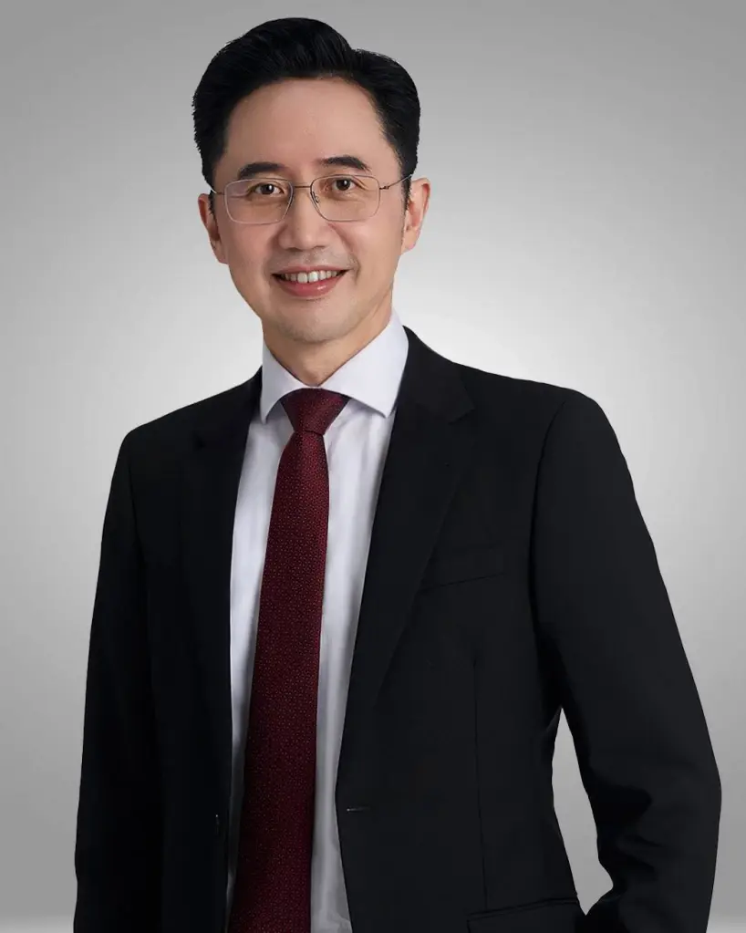  นายยศชนัน วงศ์สวัสดิ์ รองนายกรัฐมนตรี และ รัฐมนตรีว่าการกระทรวงอุดมศึกษาฯ 